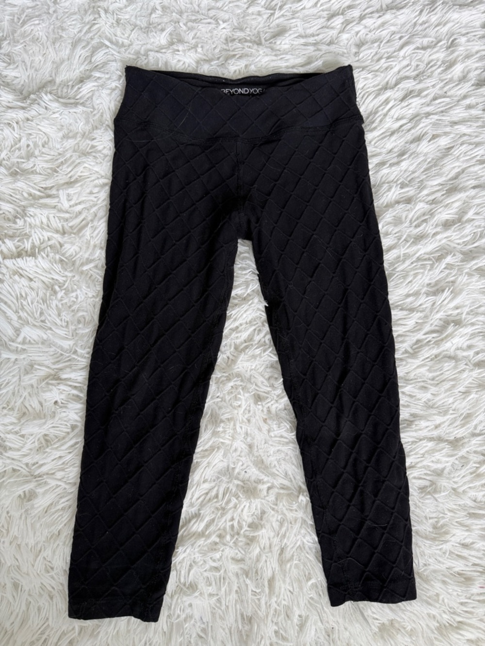Beyond Yoga Can’t Quilt You Black Capri Leggings Size Small